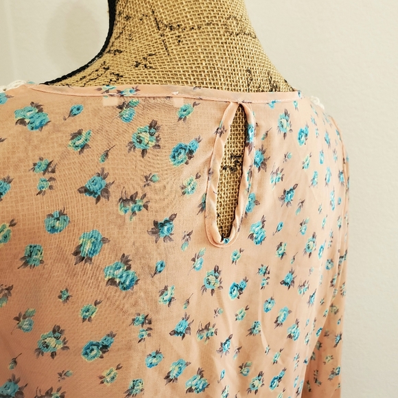 Blue Sketch Semi sheer floral print crochet lacey collar Med. - Picture 2 of 7